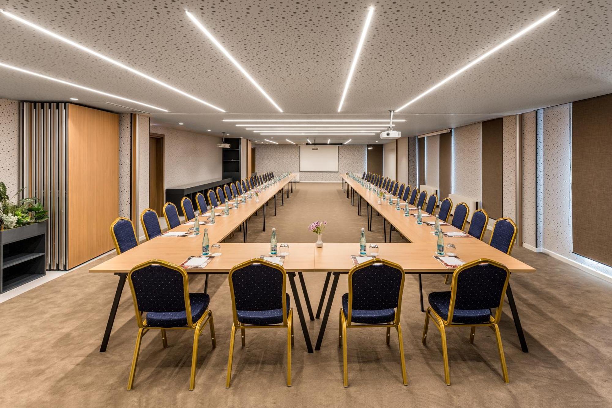 Mercure Tirana Exterior photo